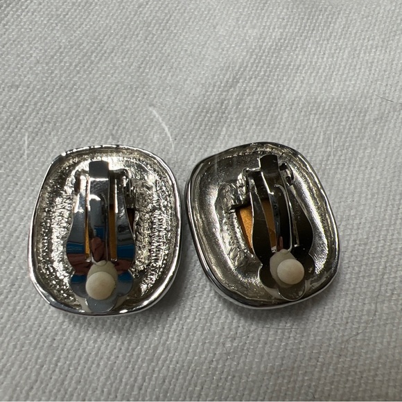 QVC blue topaz clip earring - Picture 2 of 5